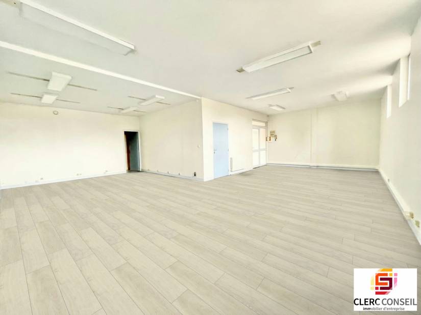 Location - Bureaux 75m² - Rouen droite 