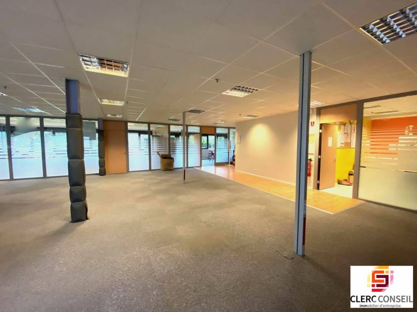 Location - Bureaux 621m² - Louviers