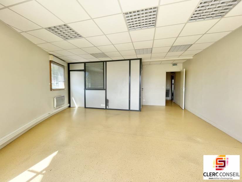 Location - Bureaux 66m² - Rouen droite 