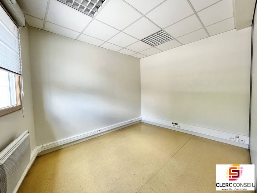 Location - Bureaux 66m² - Rouen droite 