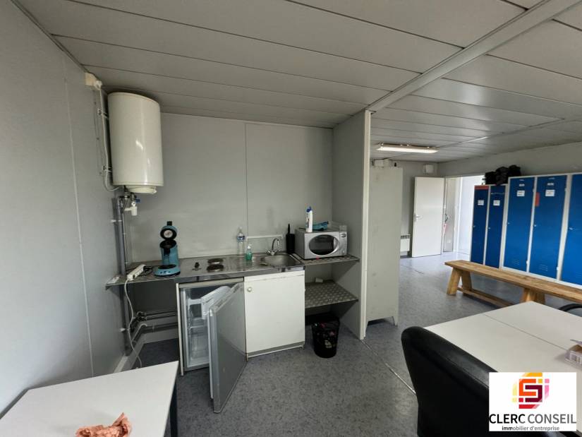 Location - Local d'activité 390m² - Rouen sud 