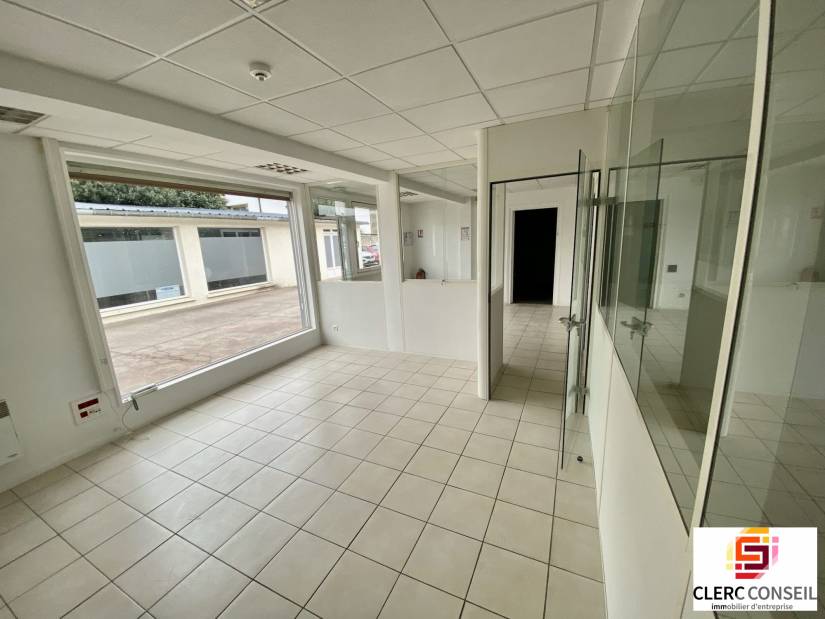 Location - Bureaux 100m² - Incarville