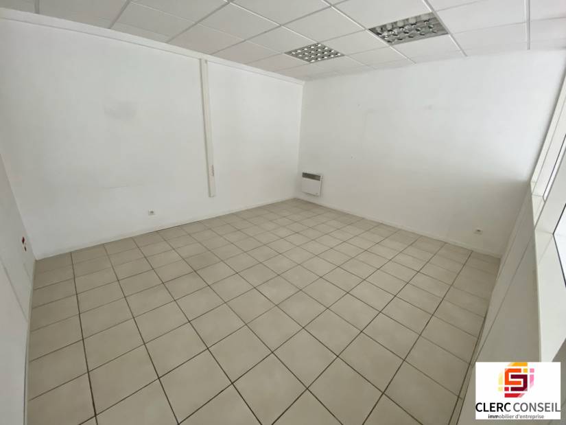 Location - Bureaux 100m² - Incarville