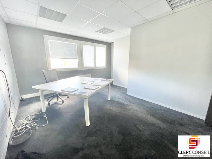 Location - Bureaux 101m² - Mont-saint-aignan