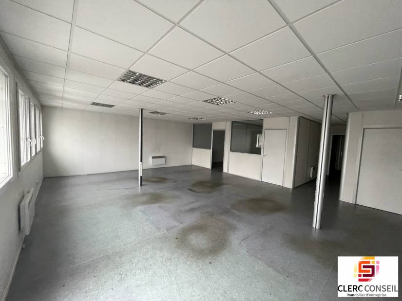 Location - Local d'activité 1686m² - Saint-Étienne-du-rouvray