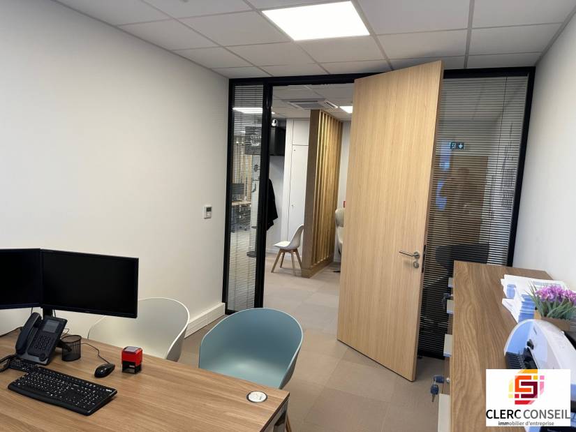 Location - Bureaux 13m² - Isneauville