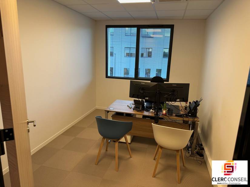 Location - Bureaux 13m² - Isneauville