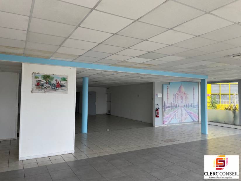 Location - Local commercial 248m² - Guichainville