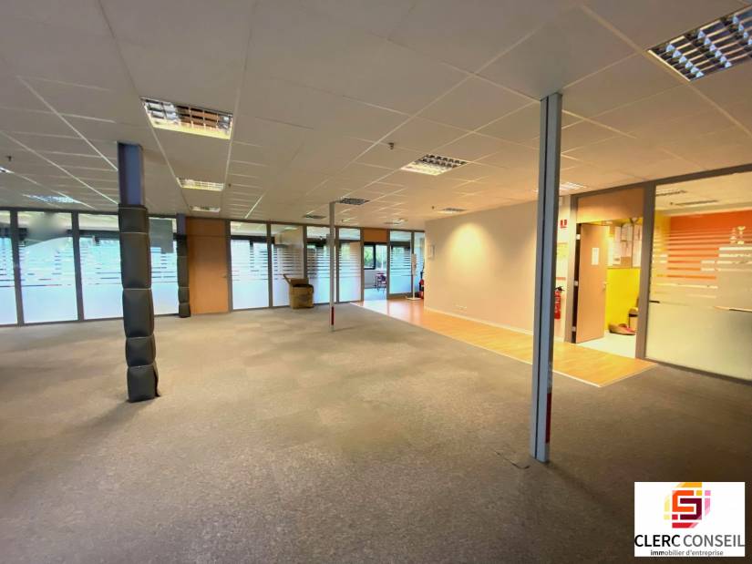 Location - Bureaux 621m² - Louviers