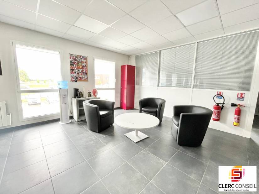 Location - Bureaux 170m² - Boos