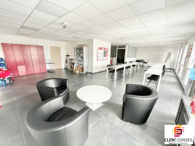 Location - Bureaux 170m² - Boos