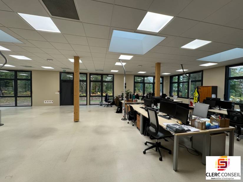 Location - Local d'activité 2254m² - Saint-Étienne-du-rouvray