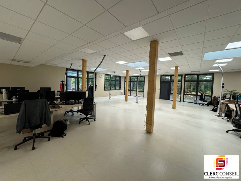 Location - Local d'activité 2254m² - Saint-Étienne-du-rouvray