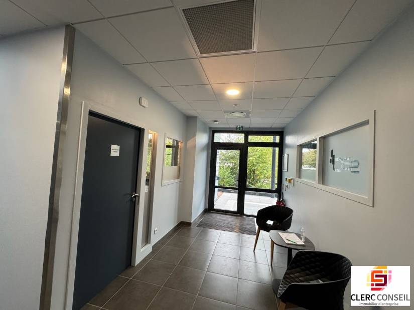 Location - Local d'activité 2254m² - Saint-Étienne-du-rouvray