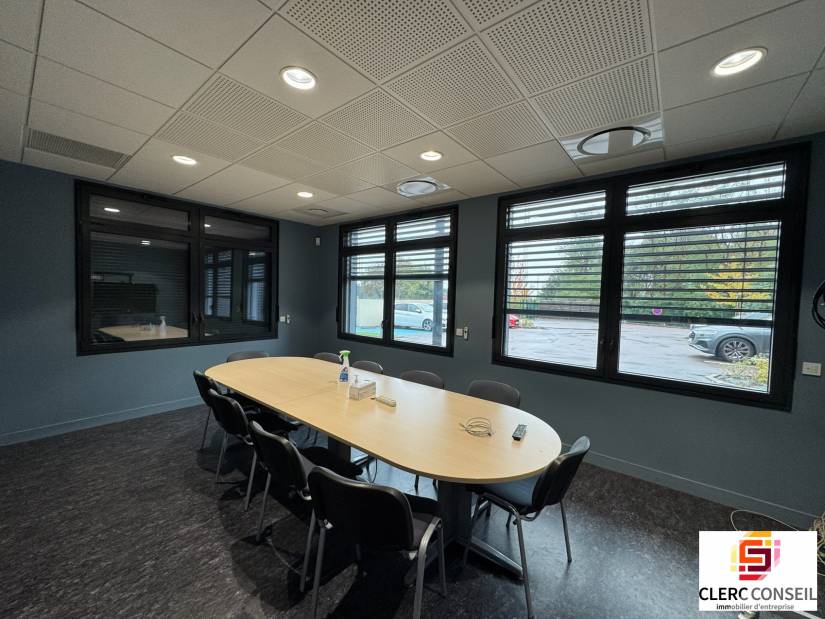 Location - Local d'activité 2254m² - Saint-Étienne-du-rouvray