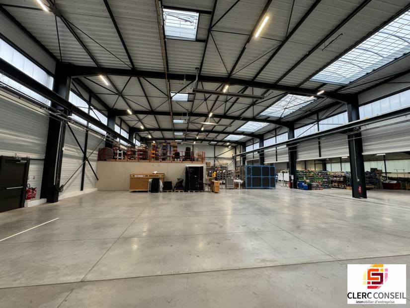 Location - Local d'activité 2254m² - Saint-Étienne-du-rouvray