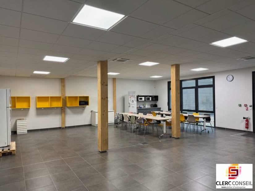 Location - Local d'activité 3240m² - Saint-Étienne-du-rouvray