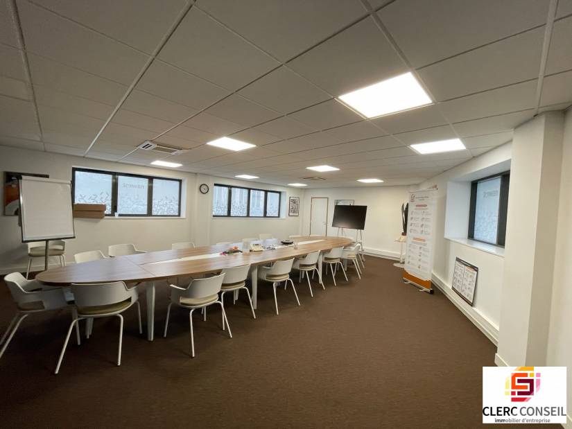 Location - Bureaux 697m² - Mont-saint-aignan