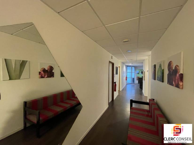 Location - Bureaux 697m² - Mont-saint-aignan