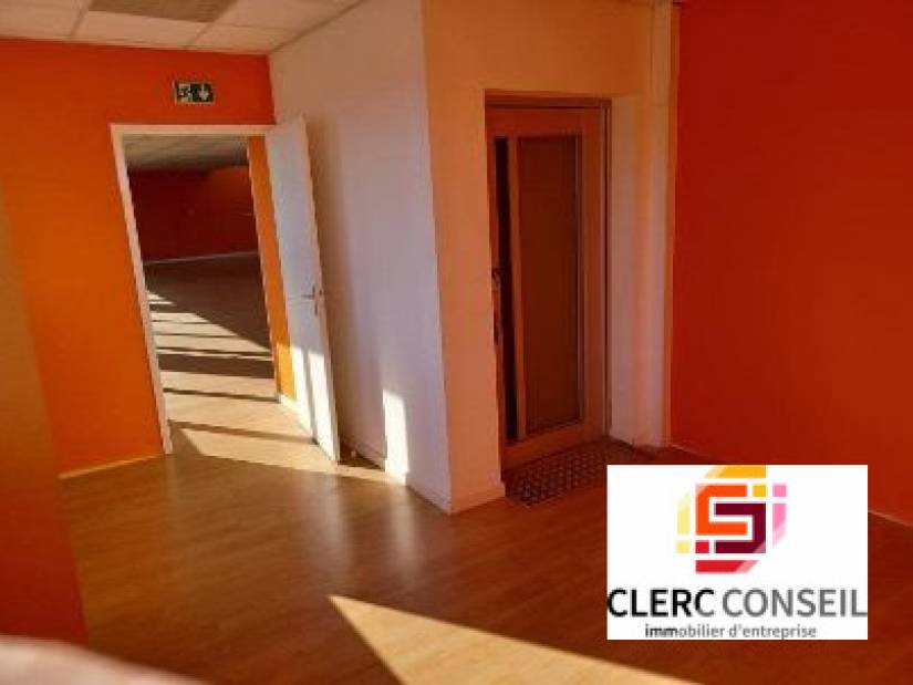 Location - Local d'activité 696m² - Sotteville-lès-rouen