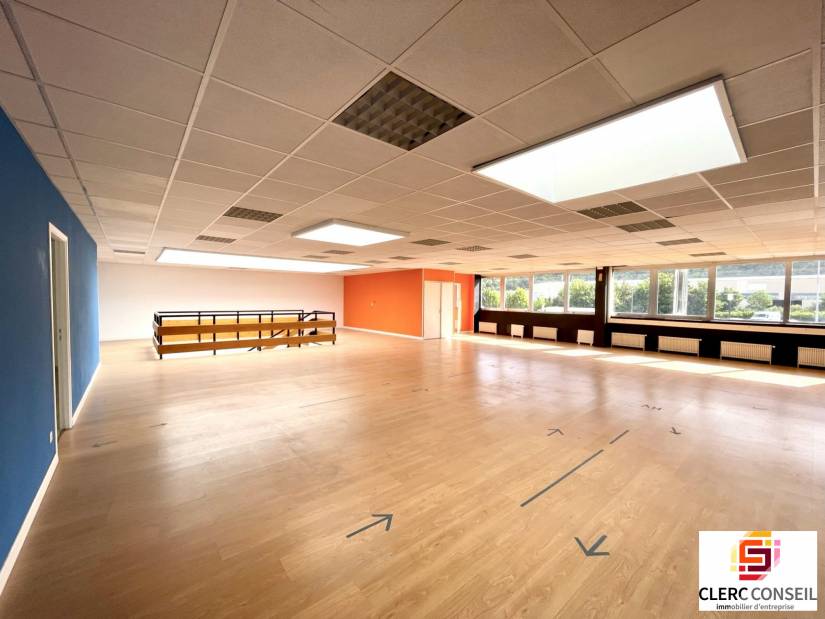 Location - Local d'activité 696m² - Sotteville-lès-rouen