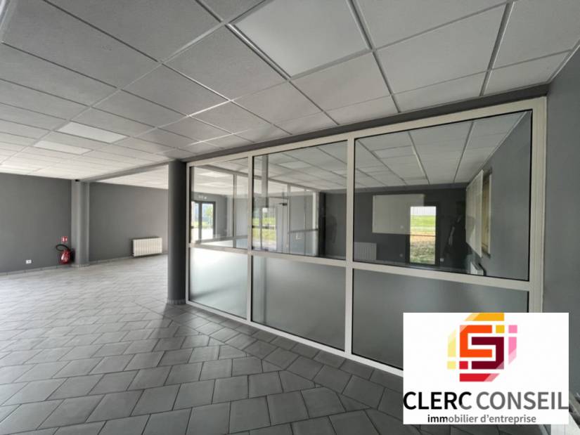 Location - Local d'activité 900m² - Eslettes