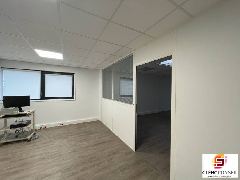 Location - Bureaux 1647m² - Mont-saint-aignan