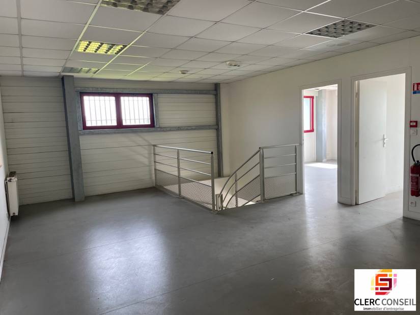 Location - Local d'activité 322m² - Étrépagny