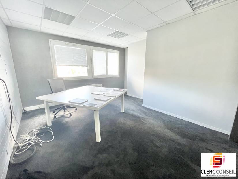 Location - Bureaux 101m² - Mont-saint-aignan