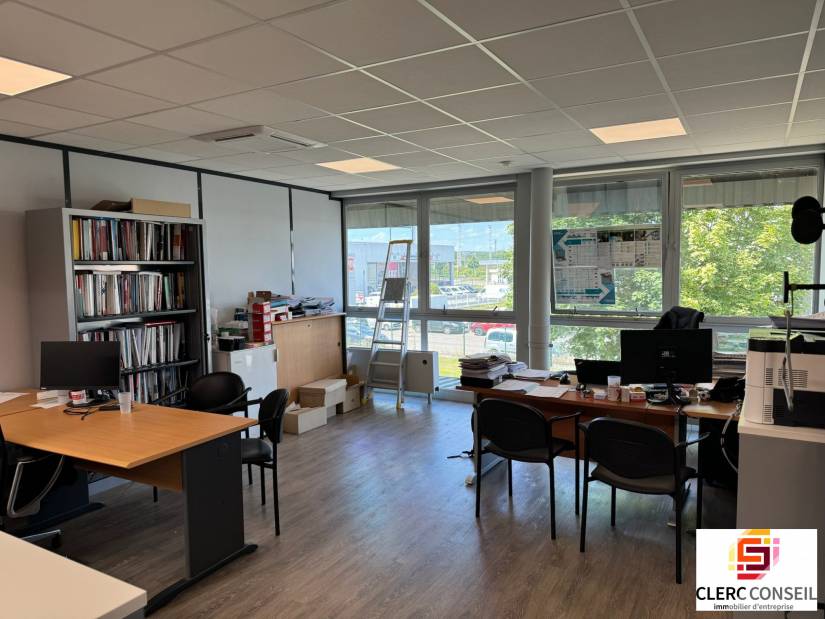 Location - Local d'activité 1086m² - Saint-Étienne-du-rouvray