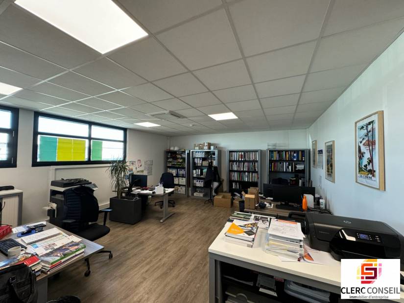 Location - Local d'activité 1086m² - Saint-Étienne-du-rouvray