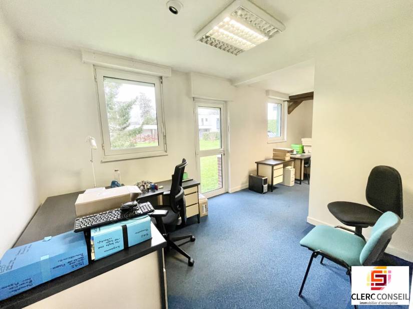 Location - Bureaux 91m² - Isneauville