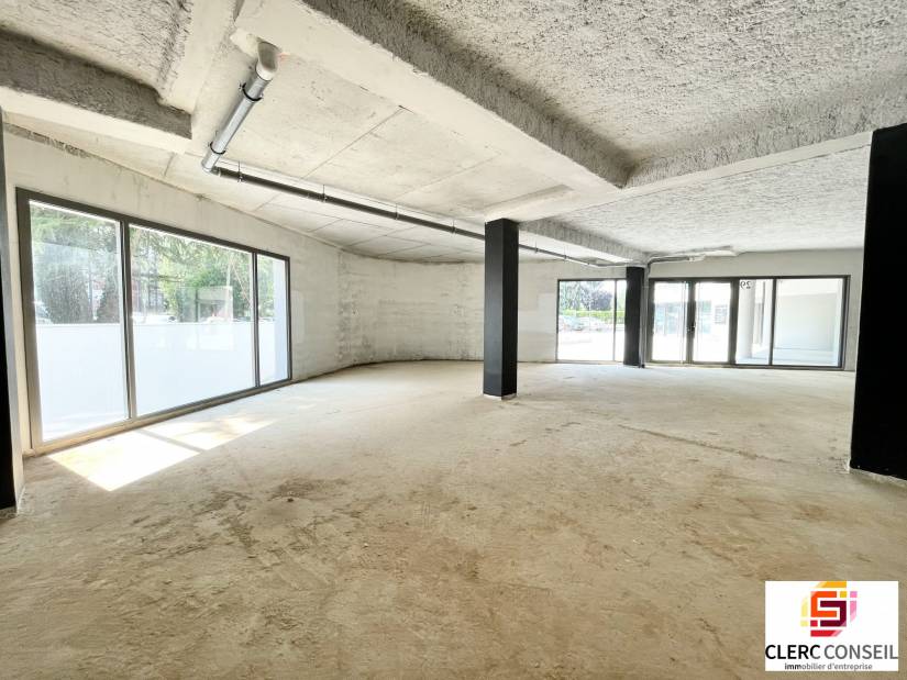 Location - Local commercial 183m² - Bihorel