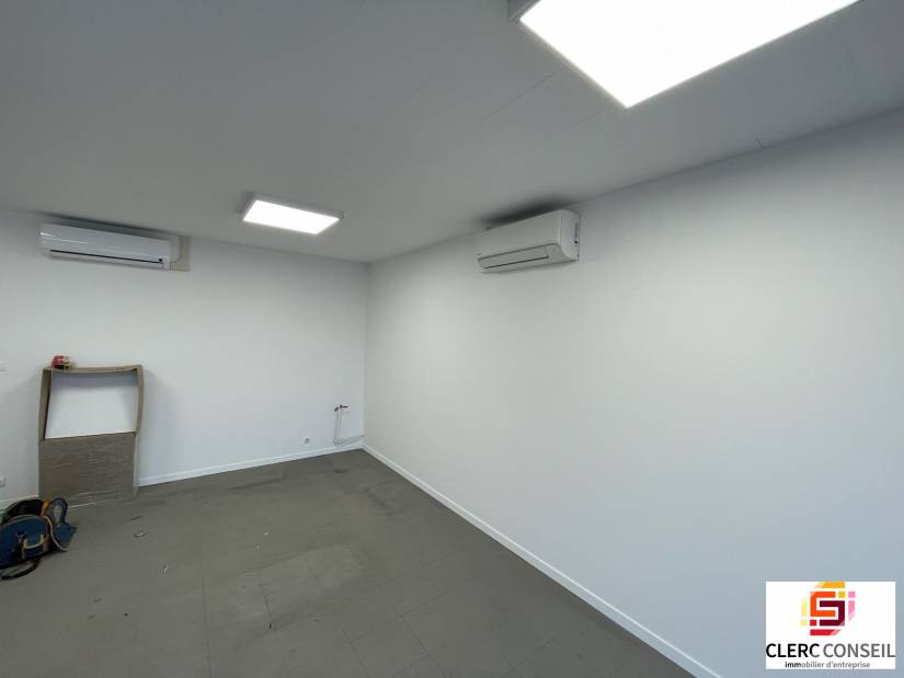 Location - Local d'activité 1208m² - Saint-Étienne-du-rouvray