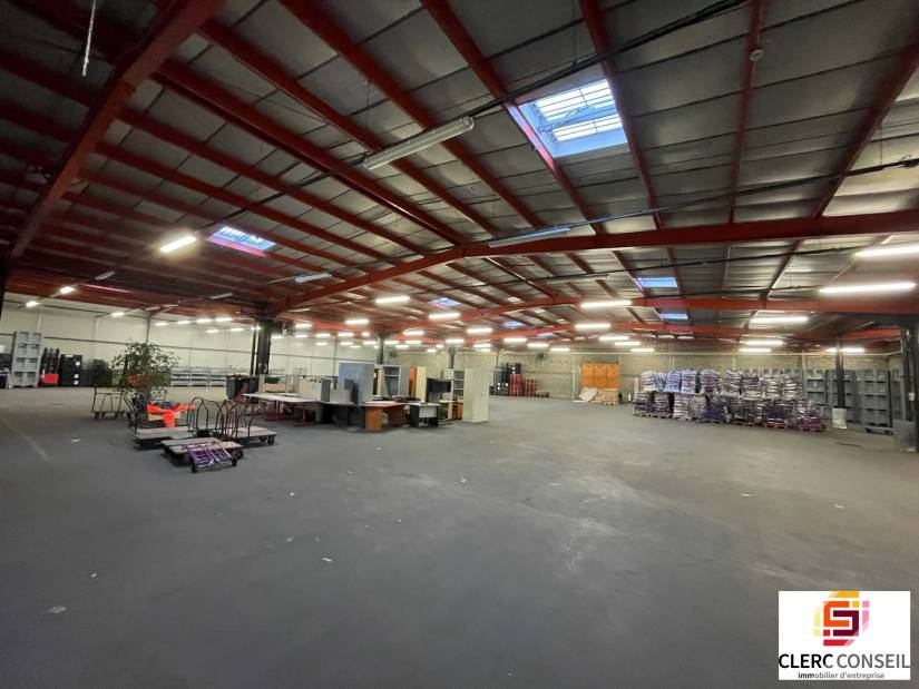 Location - Local d'activité 2080m² - Saint-Étienne-du-rouvray