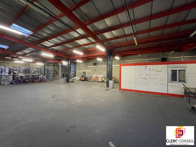 Location - Local d'activité 2080m² - Saint-Étienne-du-rouvray