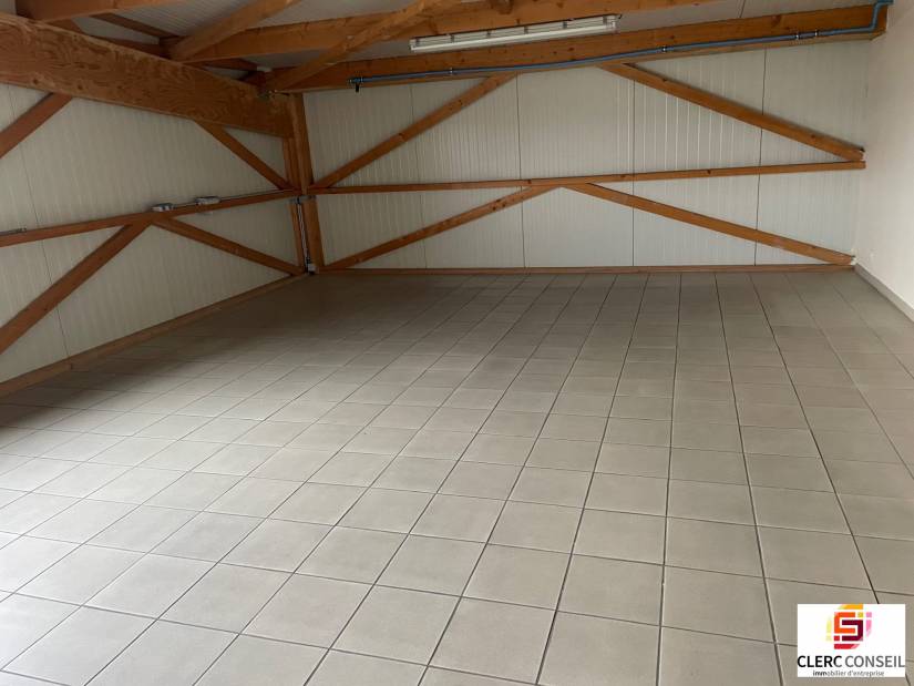 Location - Local d'activité 820m² - Gisors