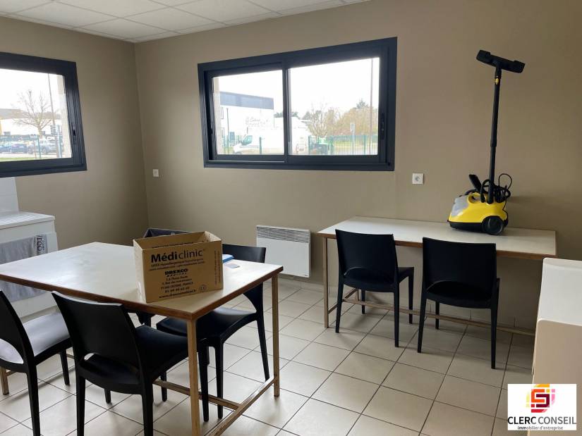 Location - Local d'activité 820m² - Gisors