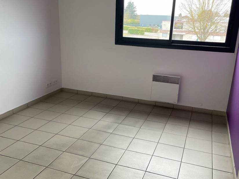 Location - Local d'activité 820m² - Gisors